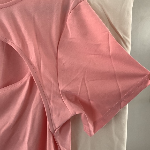 Short sleeve pink top with peekaboo front. New in bag, unbranded. Work or play - Picture 4 of 7
